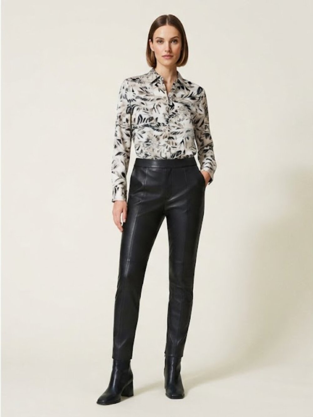 Tango Mango NWT Abstract Leaf Button Down Blouse Laura Size S